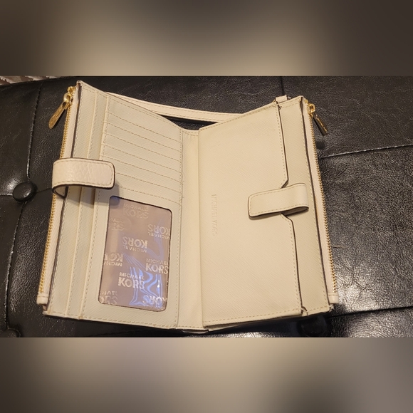 Michael Kors Adele Leather Smartphone wallet.  New - Picture 5 of 10